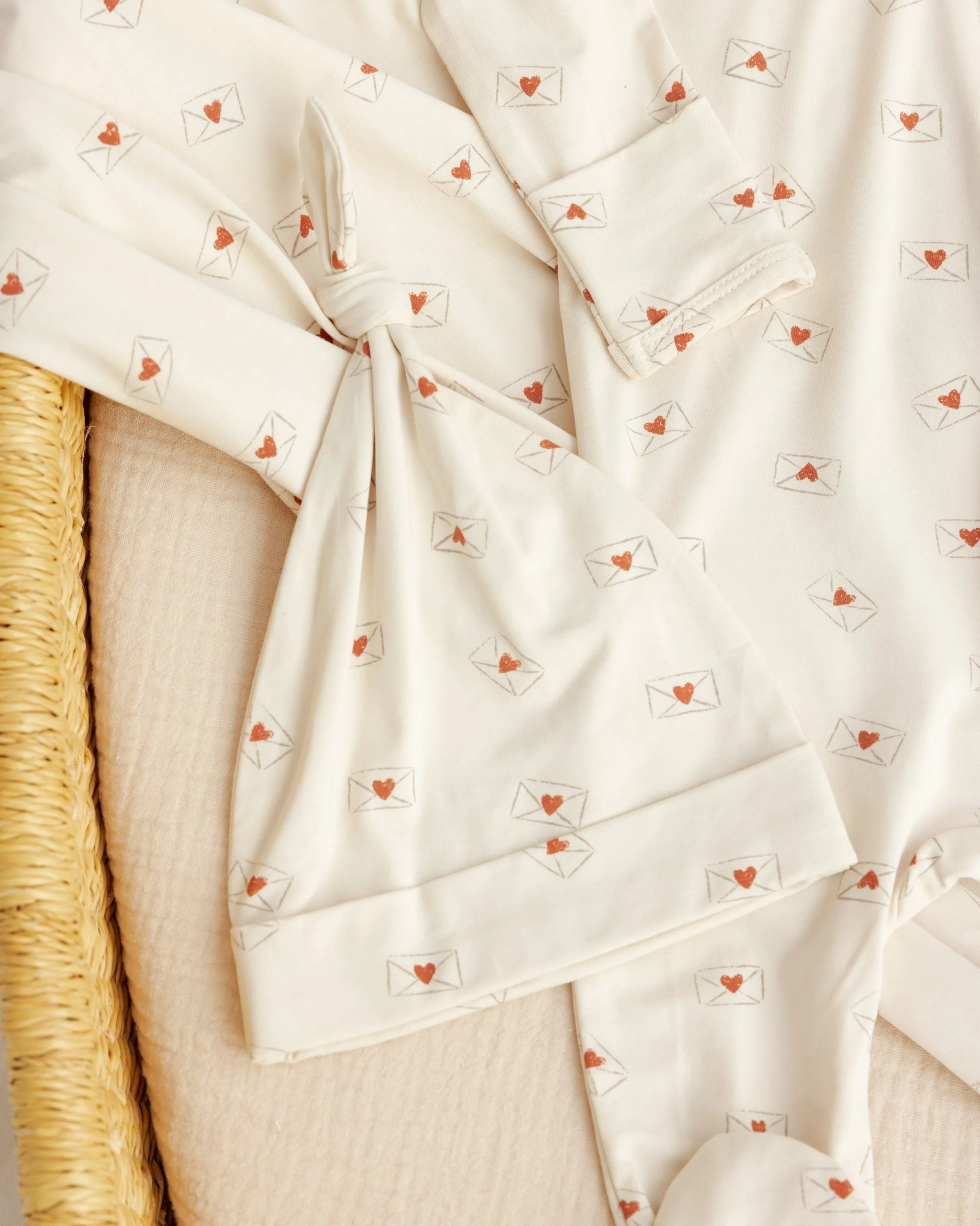 Bamboo Swaddle + Knotted Hat Valentine - Image 2
