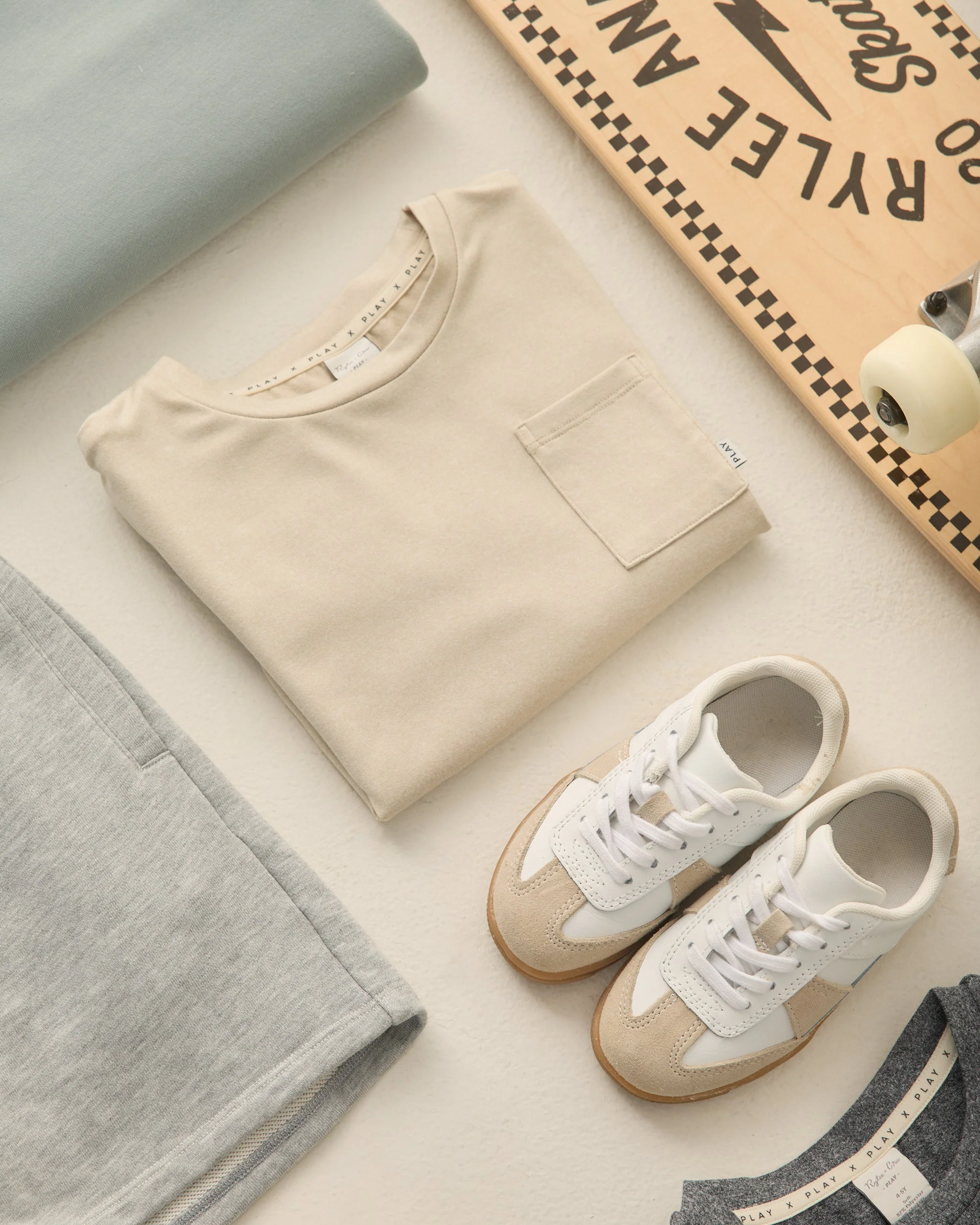 Cove Essential Pocket Tee Heathered Pebble - Image 2
