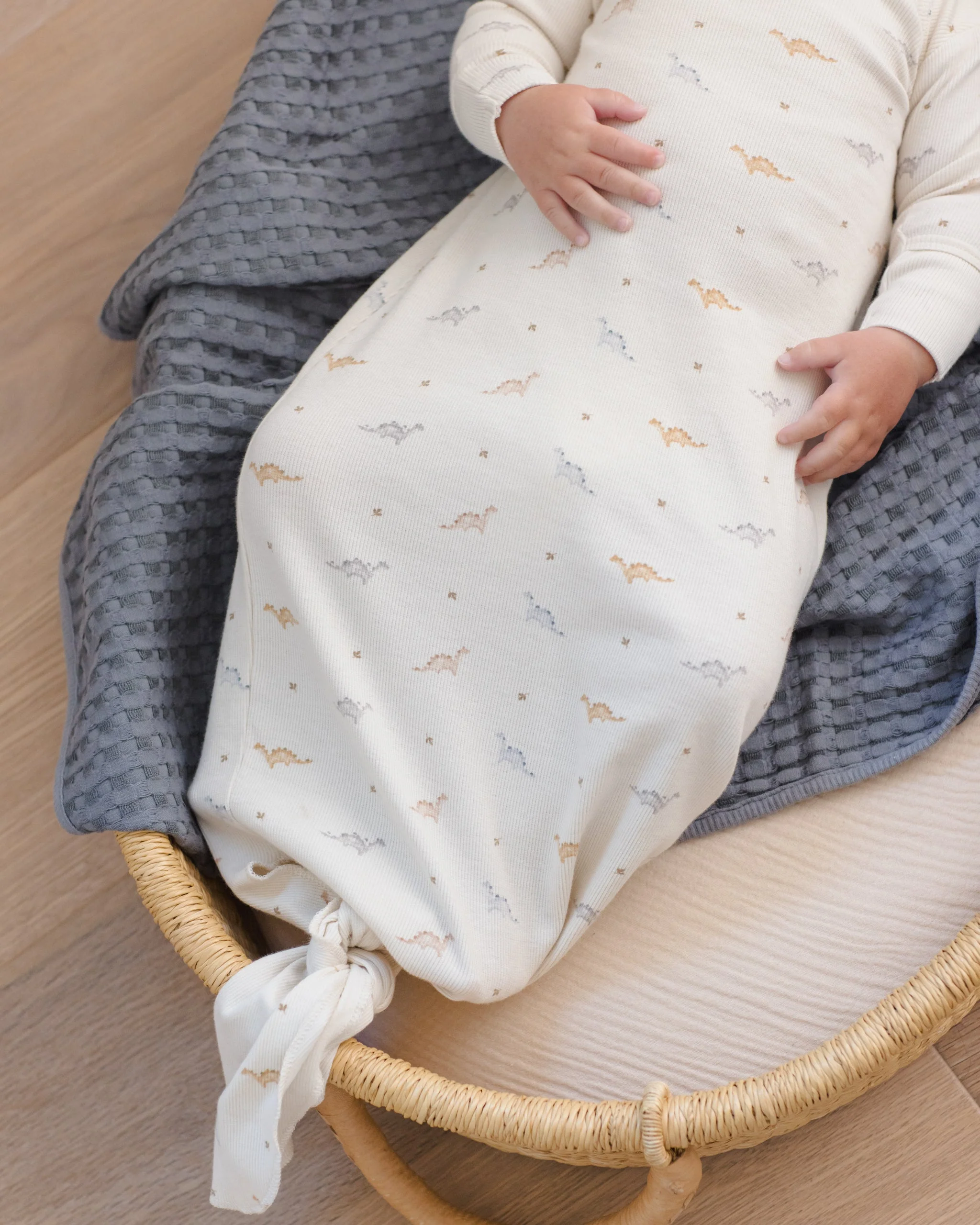 Knotted Baby Gown + Hat Set Dinos - Image 3
