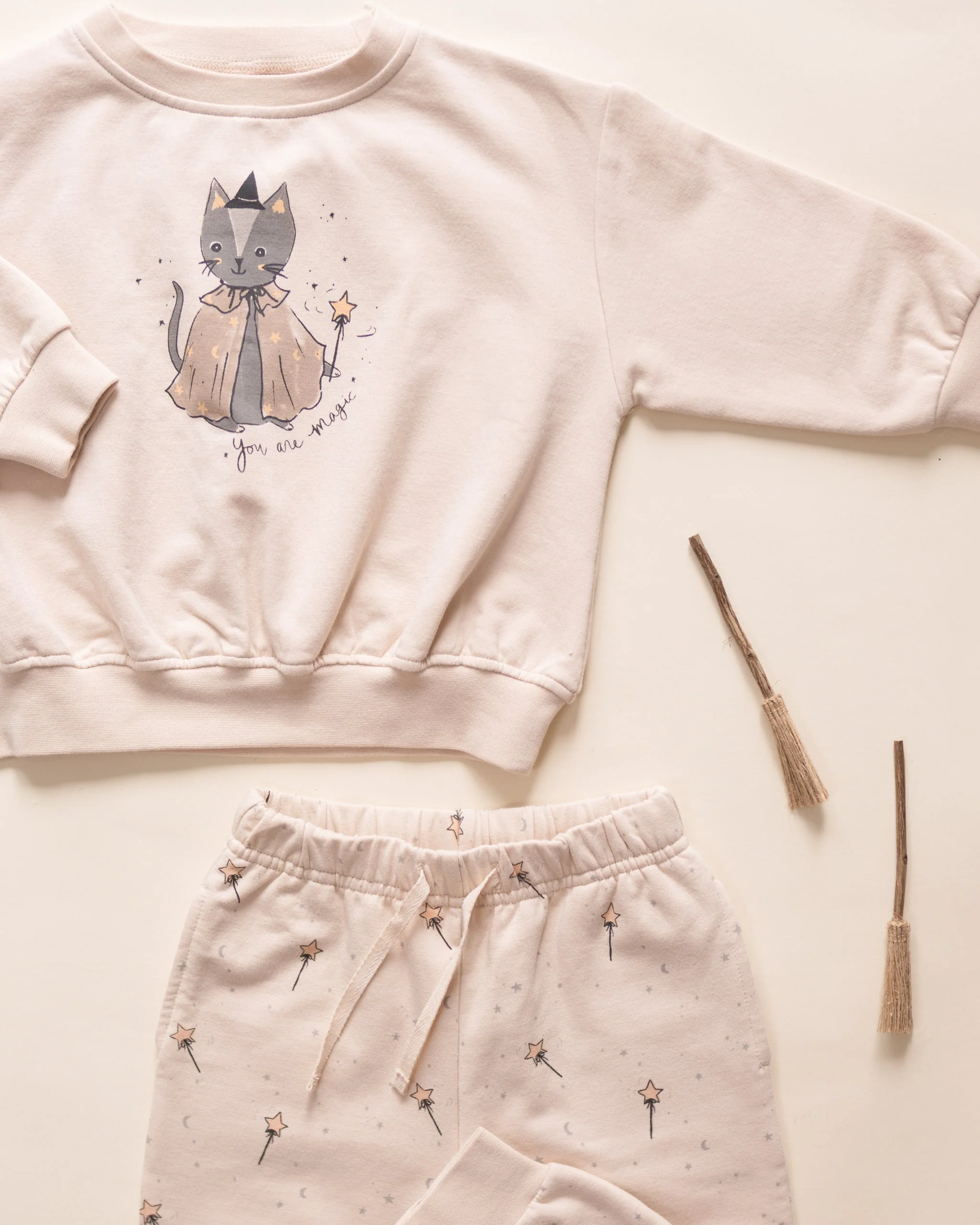 Relaxed Fleece Sweatshirt || Magic Cat - Image 2