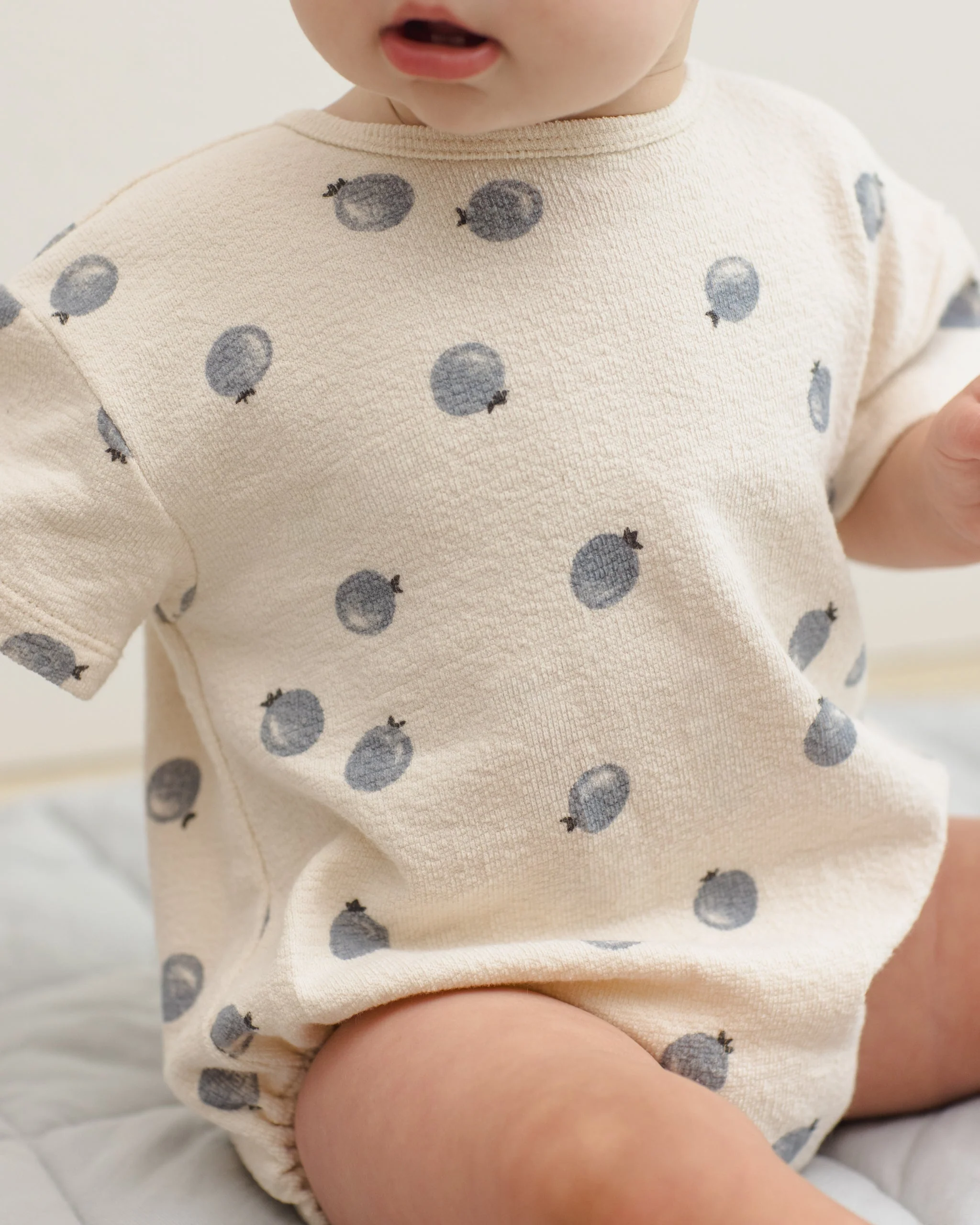 Relaxed Short Sleeve Bubble Romper Blueberries - Image 4