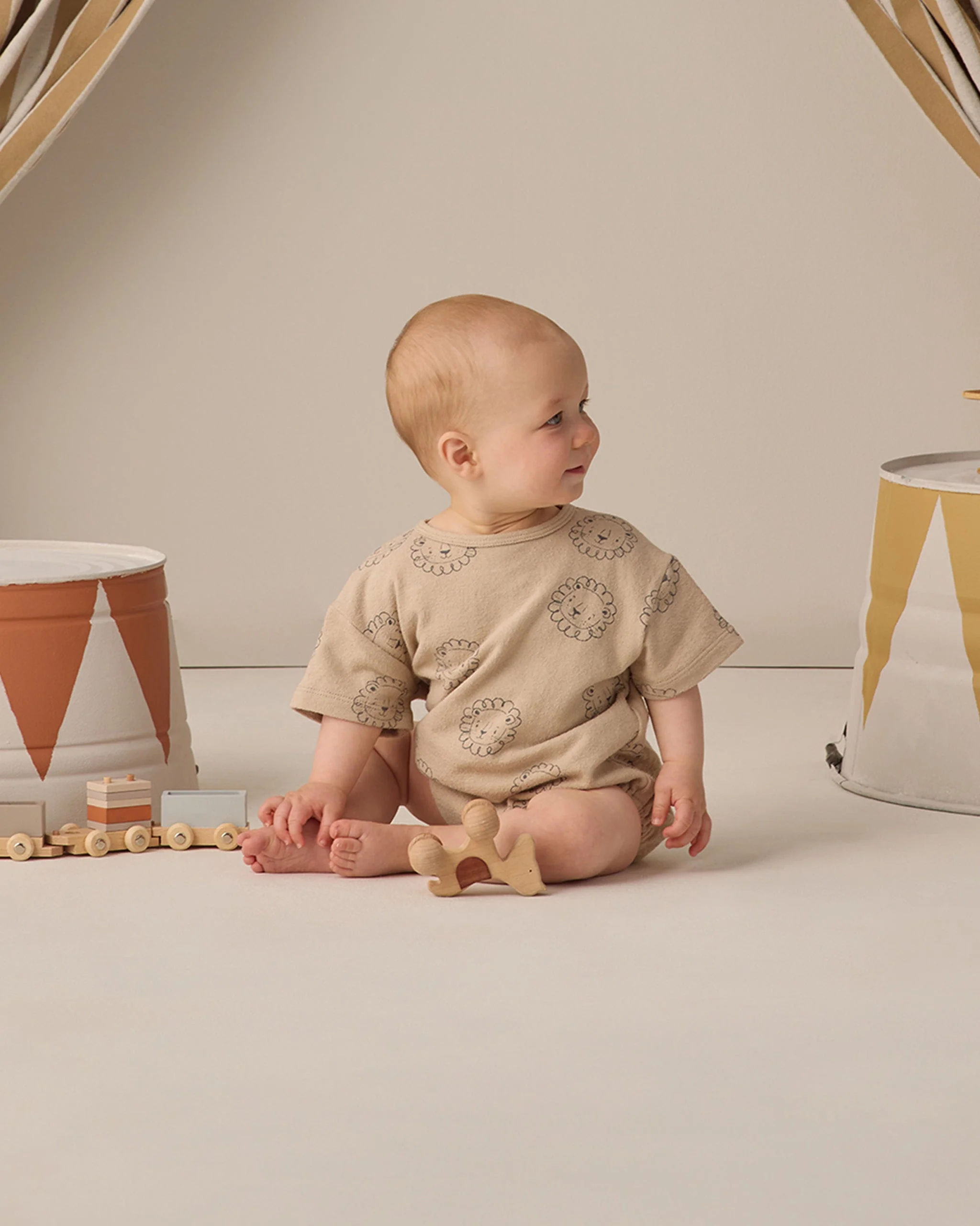 Relaxed Short Sleeve Bubble Romper Lion - Image 2