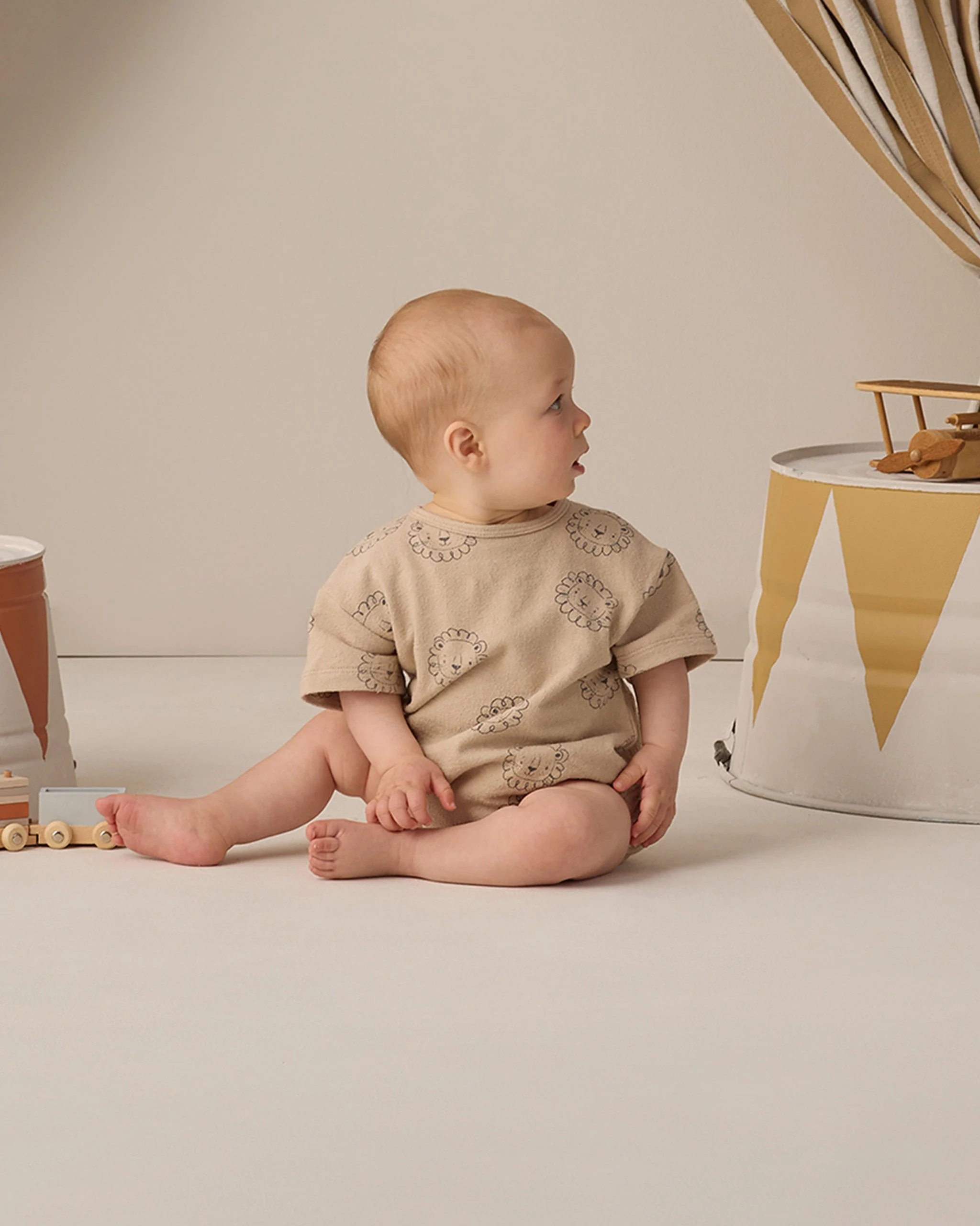Relaxed Short Sleeve Bubble Romper Lion - Image 3