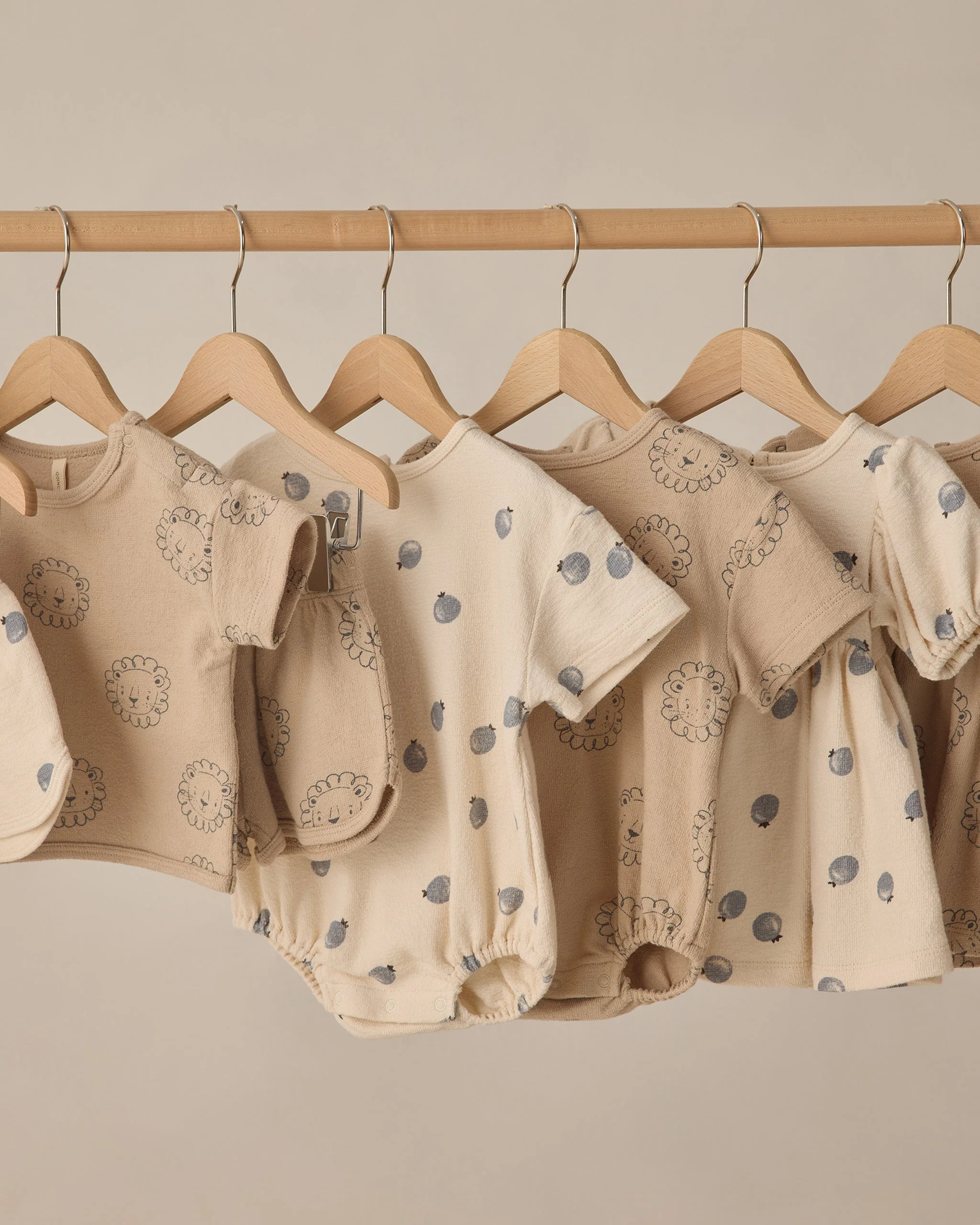 Relaxed Short Sleeve Bubble Romper Lion - Image 4