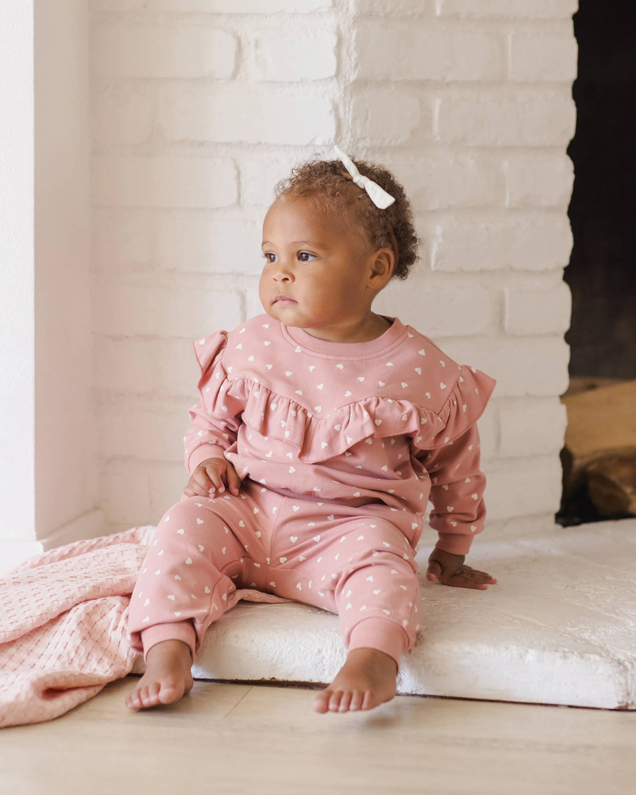 -Relaxed Sweatpant || Lipstick Hearts- - Image 2